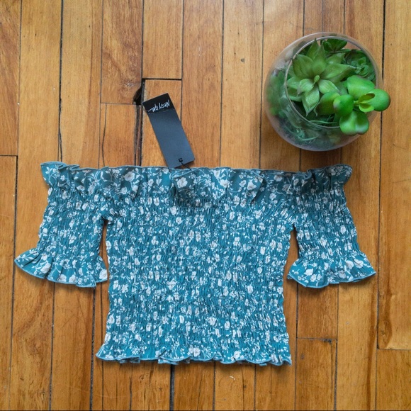 SOLD - NWT Nasty Gal Off-Shoulder Shirred Crop Top - Picture 4 of 6